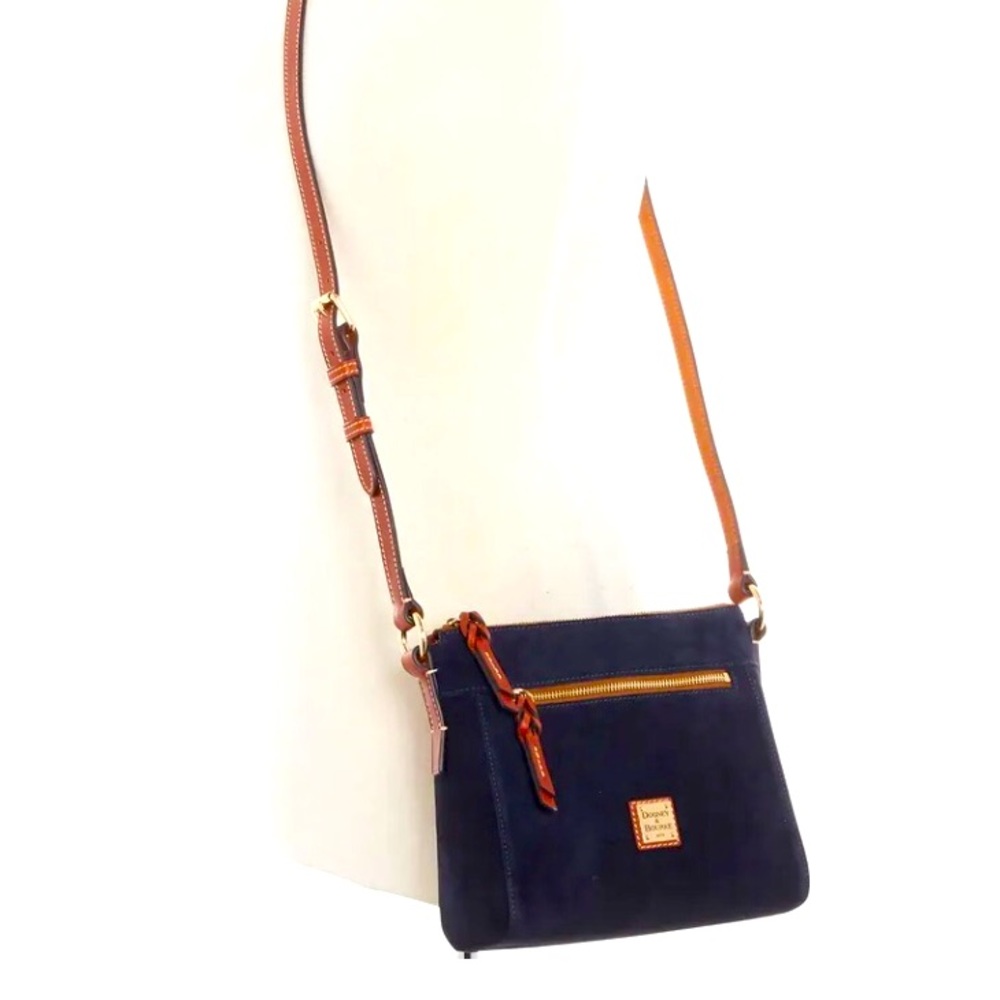 💙🕺🏿 Navy Blue Suede Dooney & Bourke crossbody/shoulder bag🕺🏿💙
